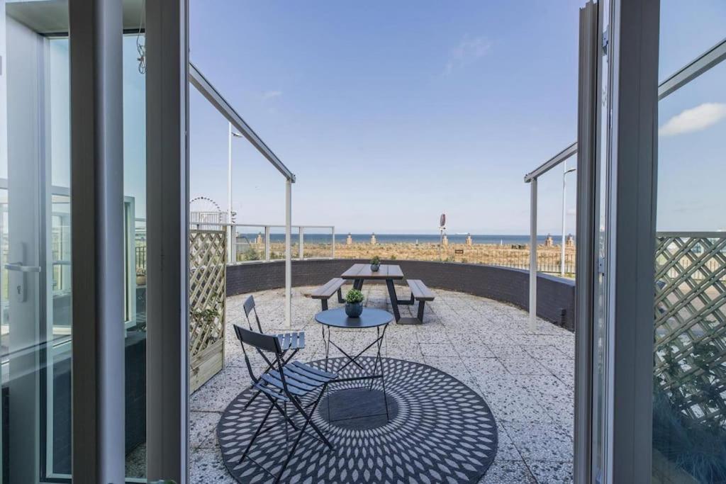 Haya Seaview - The Casino Apartment