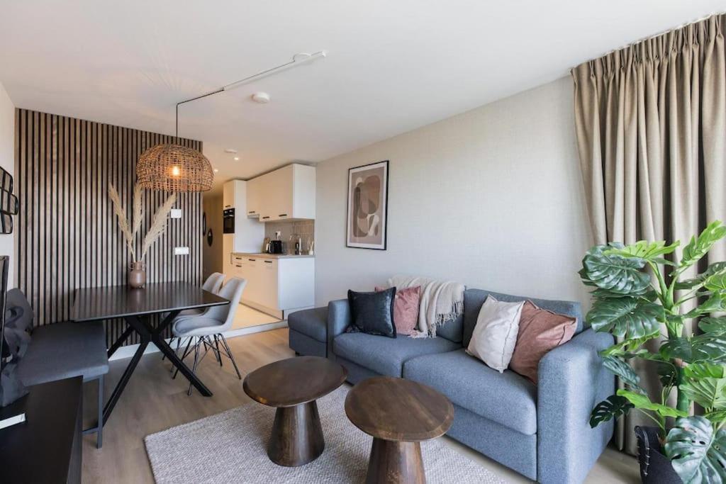 Haya Seaview - The Casino Apartment *